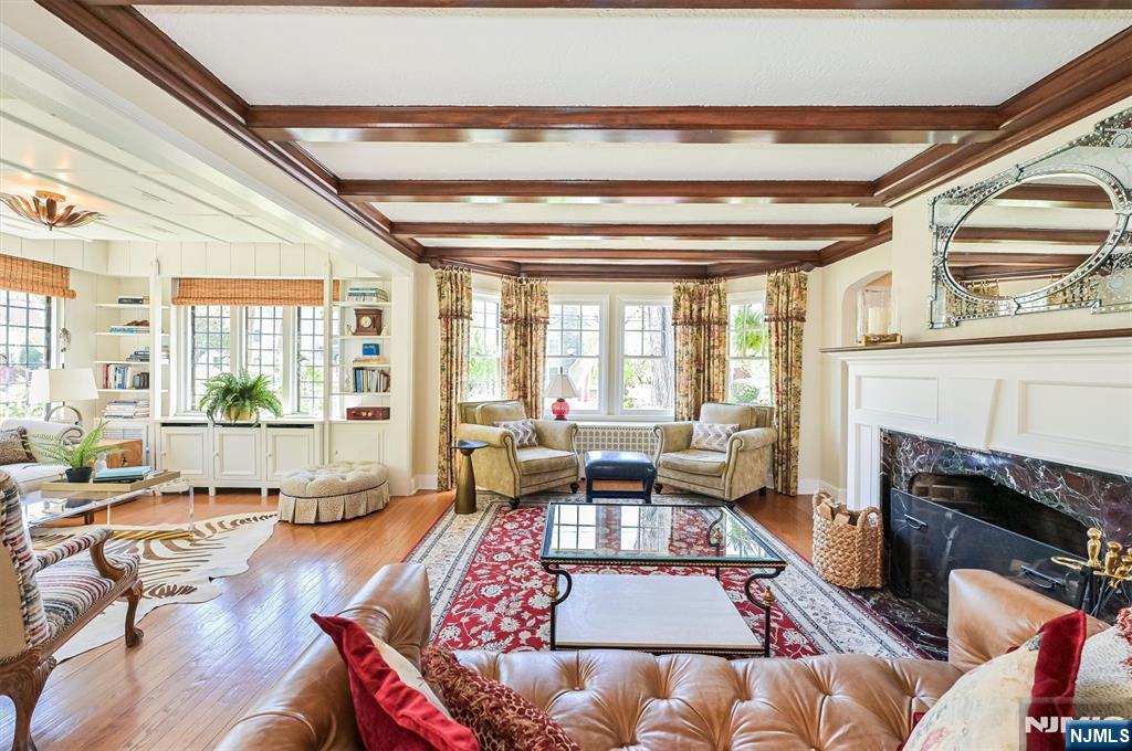 Glen Rock, New Jersey, 07452, United States, 5 Bedrooms Bedrooms, ,6 BathroomsBathrooms,Residential,Active,2042645