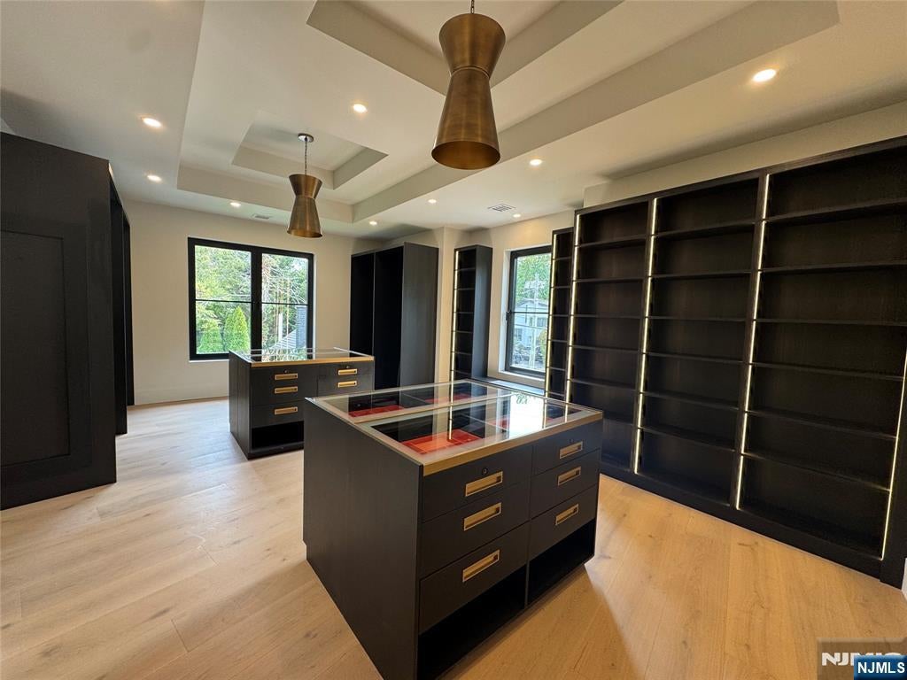 Englewood Cliffs, New Jersey, 07632, United States, 7 Bedrooms Bedrooms, ,8 BathroomsBathrooms,Residential,Active,1952040