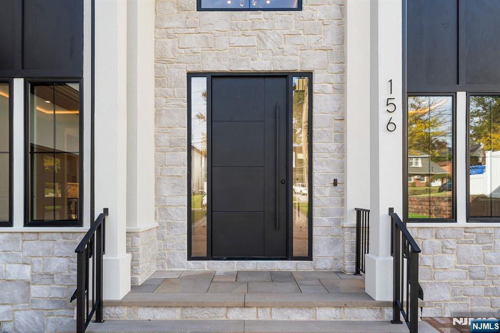 Paramus, New Jersey, 07652, United States, 6 Bedrooms Bedrooms, ,7 BathroomsBathrooms,Residential,Active,1968119