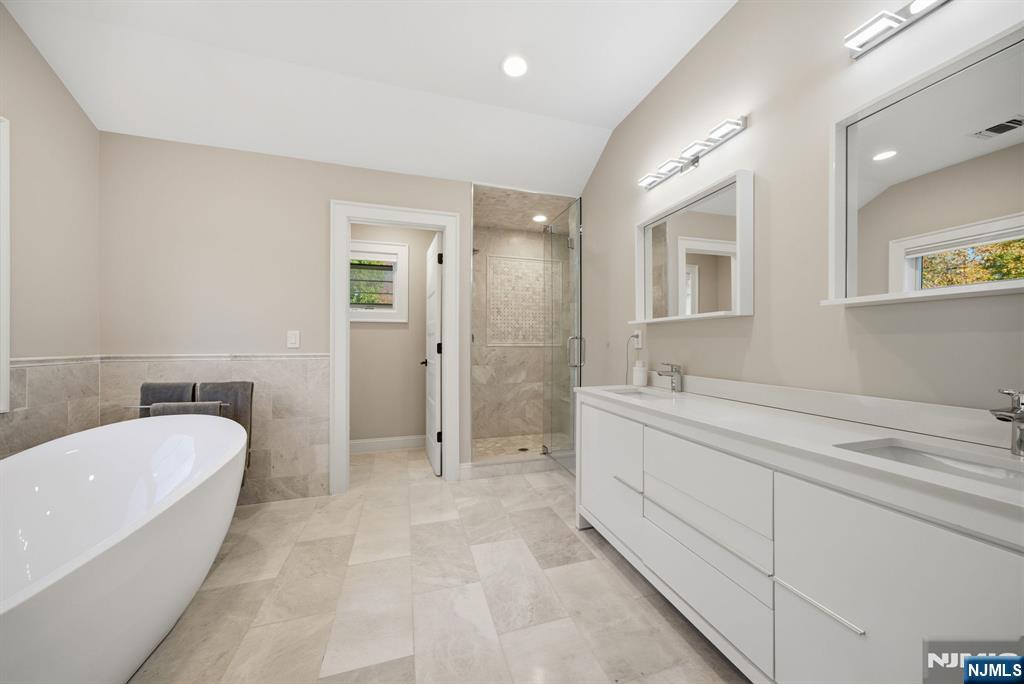 Tenafly, New Jersey, 07670, United States, 5 Bedrooms Bedrooms, ,5 BathroomsBathrooms,Residential,Active,1970990