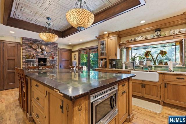 Mahwah, New Jersey, 07430, United States, 4 Bedrooms Bedrooms, ,4 BathroomsBathrooms,Residential,Pending,1993641