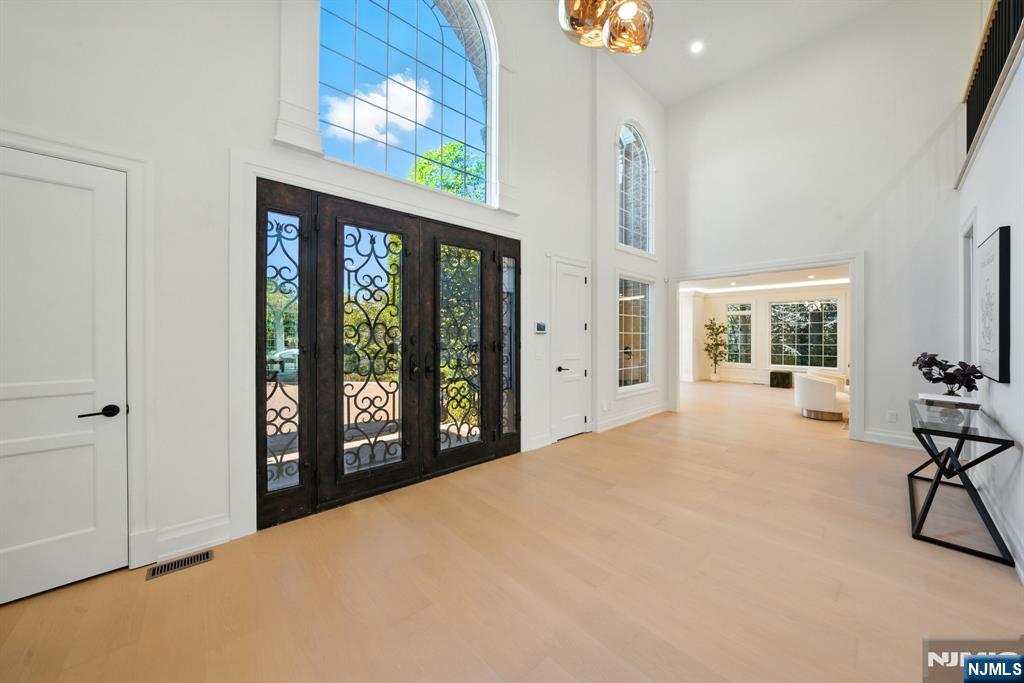 Tenafly, New Jersey, 07670, United States, 6 Bedrooms Bedrooms, ,7 BathroomsBathrooms,Residential,Active,1927680