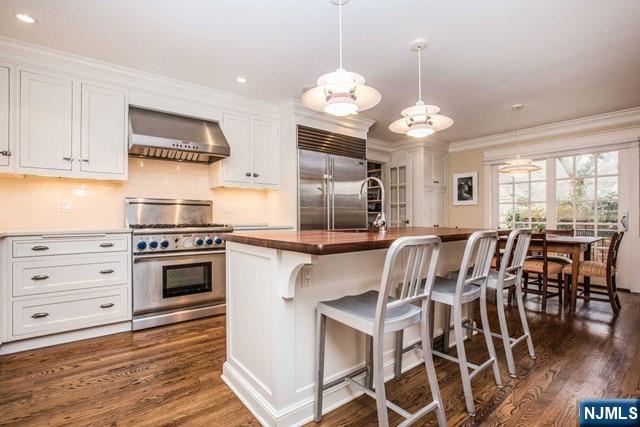 Tenafly, New Jersey, 07670, United States, 4 Bedrooms Bedrooms, ,4 BathroomsBathrooms,Residential,Active,2010150