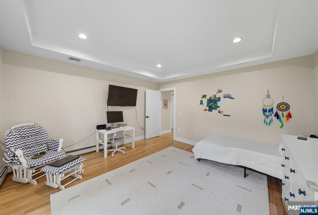 Tenafly, New Jersey, 07670, United States, 5 Bedrooms Bedrooms, ,4 BathroomsBathrooms,Residential,Active,1943831