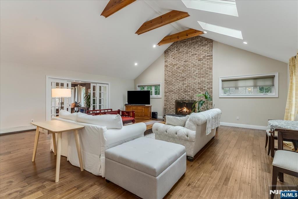 Upper Saddle River, New Jersey, 07458, United States, 4 Bedrooms Bedrooms, ,5 BathroomsBathrooms,Residential,Active,1964462