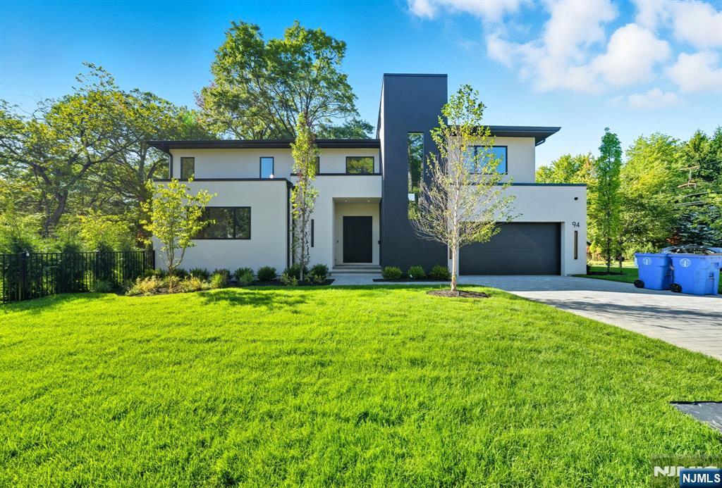 Tenafly, New Jersey, 07670, United States, 6 Bedrooms Bedrooms, ,6 BathroomsBathrooms,Residential,Active,1942348