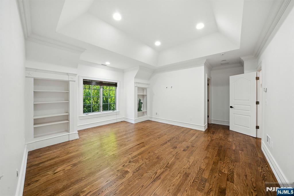Tenafly, New Jersey, 07670, United States, 7 Bedrooms Bedrooms, ,9 BathroomsBathrooms,Residential,Active,1919077