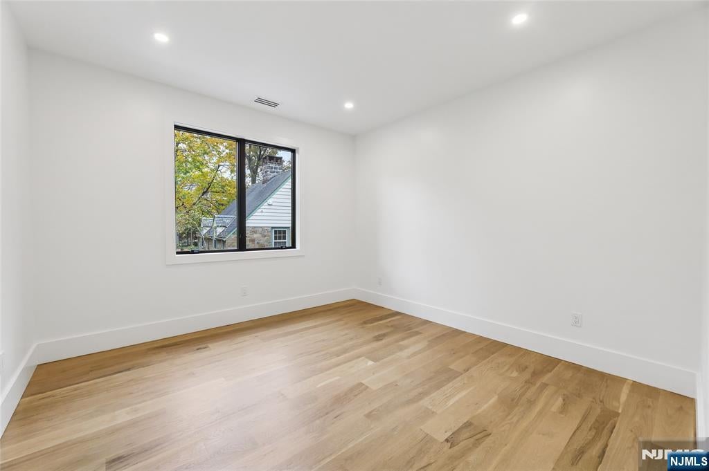 Tenafly, New Jersey, 07670, United States, 6 Bedrooms Bedrooms, ,7 BathroomsBathrooms,Residential,Active,1952304