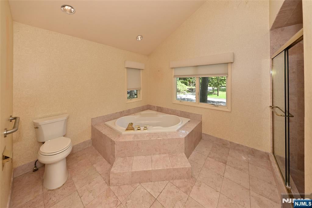 Englewood Cliffs, New Jersey, 07632, United States, 5 Bedrooms Bedrooms, ,4 BathroomsBathrooms,Residential,Active,1929465