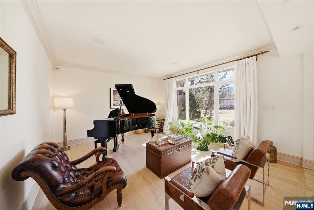 Tenafly, New Jersey, 07670, United States, 6 Bedrooms Bedrooms, ,7 BathroomsBathrooms,Residential,Active,2043827