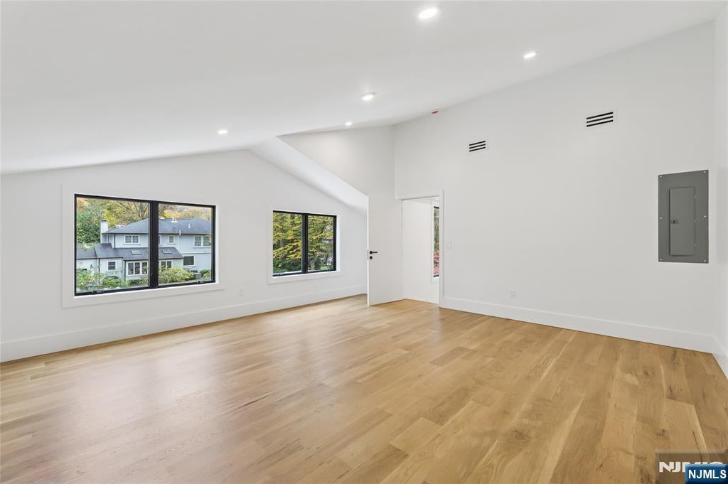 Tenafly, New Jersey, 07670, United States, 6 Bedrooms Bedrooms, ,7 BathroomsBathrooms,Residential,Active,1952304