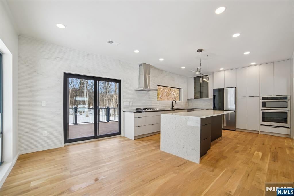 Par-Troy Hills Twp., New Jersey, 07054, United States, 4 Bedrooms Bedrooms, ,4 BathroomsBathrooms,Residential,Active,2021621