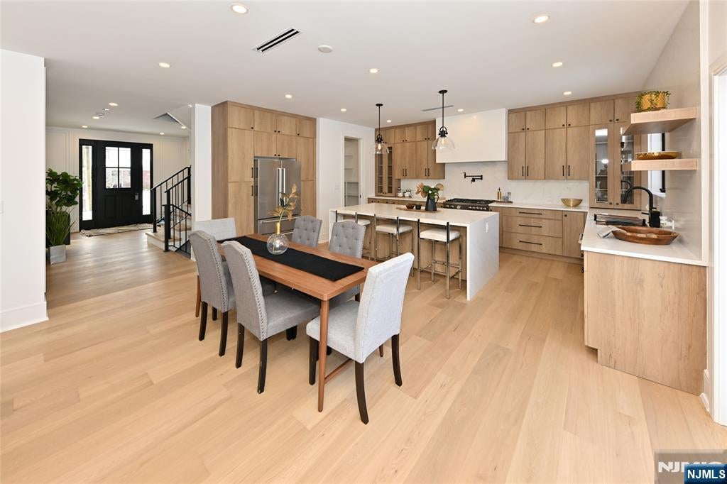 River Edge, New Jersey, 07661, United States, 5 Bedrooms Bedrooms, ,6 BathroomsBathrooms,Residential,Active,2014946