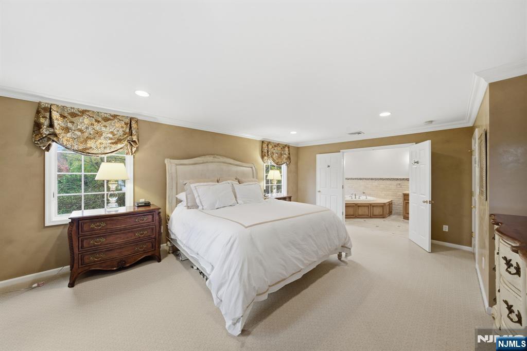 Tenafly, New Jersey, 07670, United States, 6 Bedrooms Bedrooms, ,4 BathroomsBathrooms,Residential,Pending,2007021