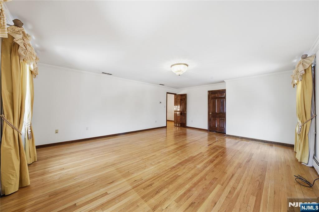 Cresskill, New Jersey, 07626, United States, 5 Bedrooms Bedrooms, ,5 BathroomsBathrooms,Residential,Active,2007619