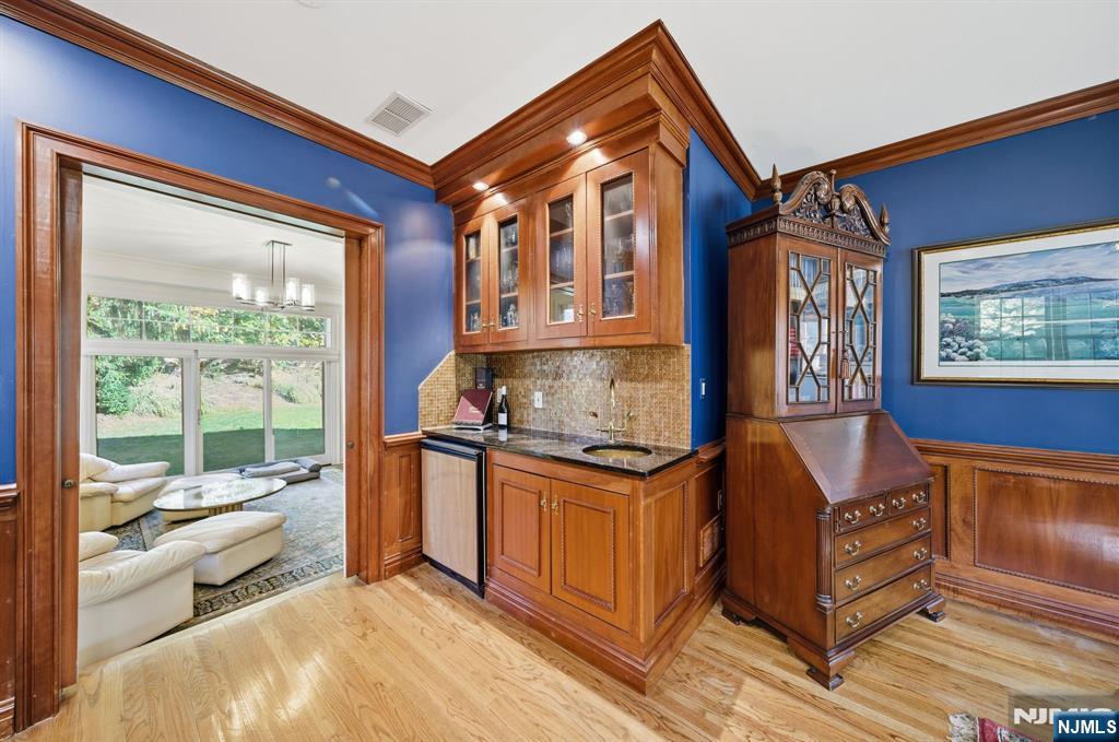 Tenafly, New Jersey, 07670, United States, 5 Bedrooms Bedrooms, ,5 BathroomsBathrooms,Residential,Active,1968424