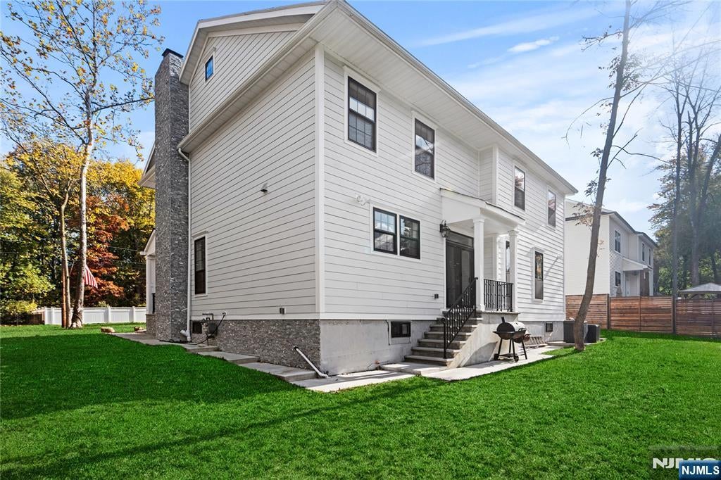 Roseland, New Jersey, 07068, United States, 4 Bedrooms Bedrooms, ,4 BathroomsBathrooms,Residential,Active,2045539