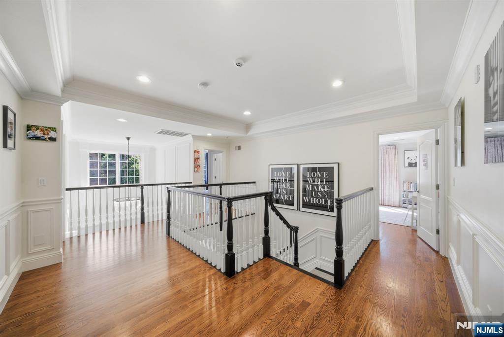 Tenafly, New Jersey, 07670, United States, 5 Bedrooms Bedrooms, ,5 BathroomsBathrooms,Residential,Active,1963283