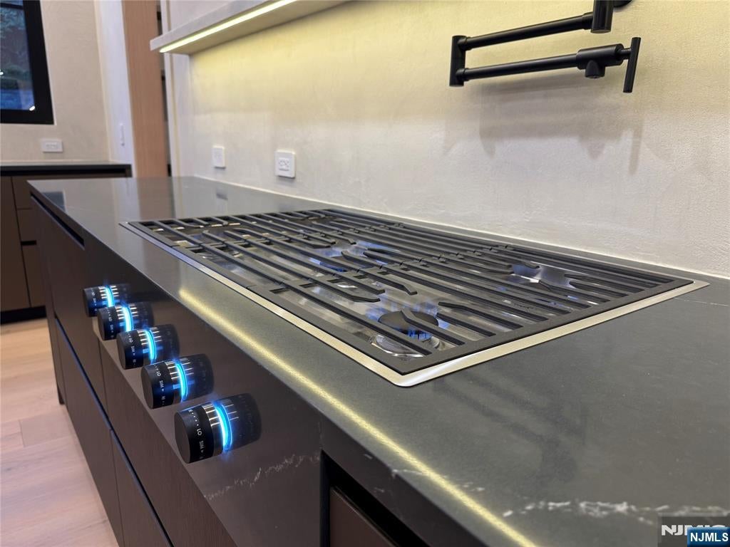 Englewood Cliffs, New Jersey, 07632, United States, 7 Bedrooms Bedrooms, ,8 BathroomsBathrooms,Residential,Active,1952040