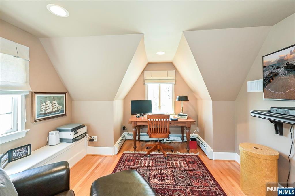 Glen Rock, New Jersey, 07452, United States, 5 Bedrooms Bedrooms, ,6 BathroomsBathrooms,Residential,Active,2042645