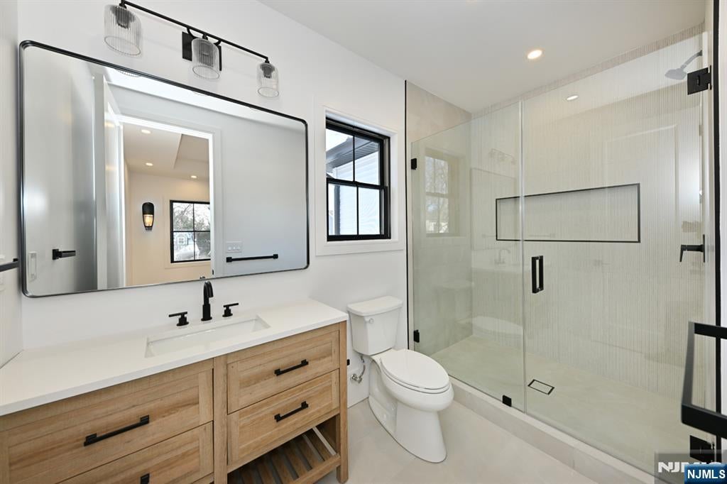 River Edge, New Jersey, 07661, United States, 5 Bedrooms Bedrooms, ,6 BathroomsBathrooms,Residential,Active,2014946