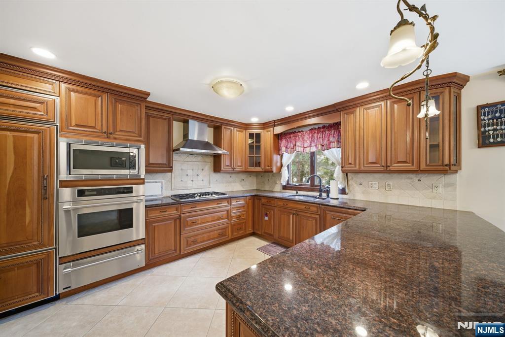 Cresskill, New Jersey, 07626, United States, 5 Bedrooms Bedrooms, ,5 BathroomsBathrooms,Residential,Active,2007619