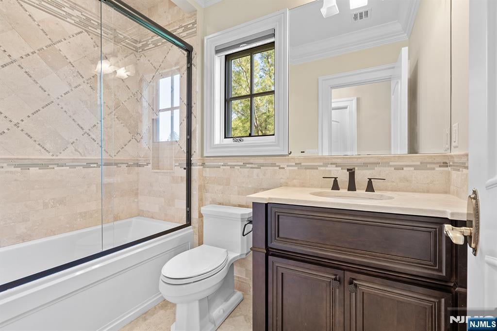 Upper Saddle River, New Jersey, 07458, United States, 6 Bedrooms Bedrooms, ,7 BathroomsBathrooms,Residential,Active,2045761