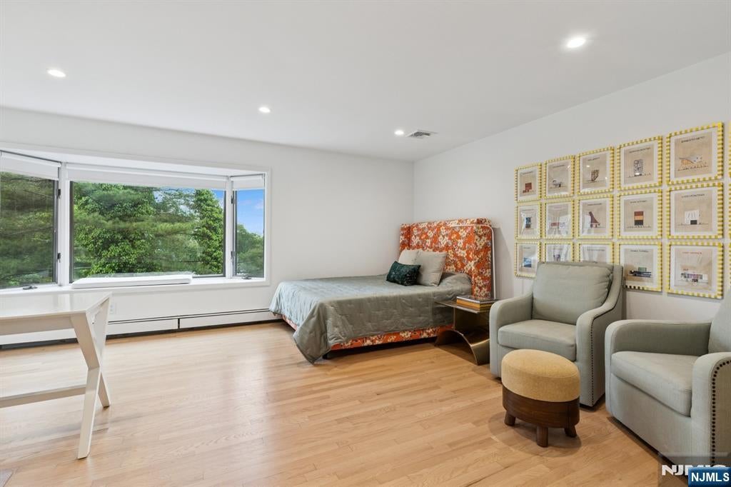 Cresskill, New Jersey, 07626, United States, 8 Bedrooms Bedrooms, ,5 BathroomsBathrooms,Residential,Active,1831840