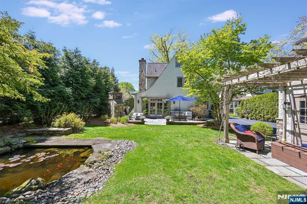 Glen Rock, New Jersey, 07452, United States, 5 Bedrooms Bedrooms, ,6 BathroomsBathrooms,Residential,Active,2042645