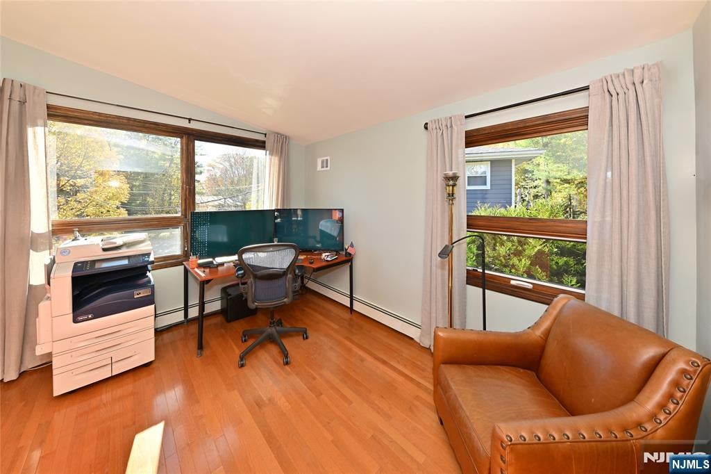 Paramus, New Jersey, 07652, United States, 4 Bedrooms Bedrooms, ,6 BathroomsBathrooms,Residential,Active,1990037