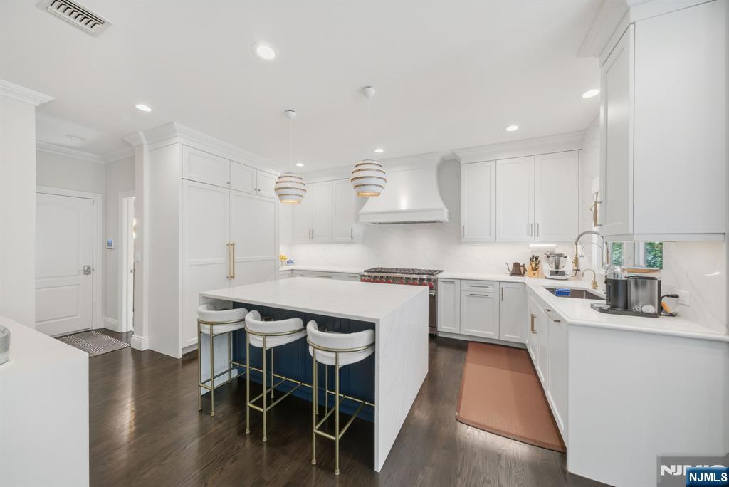 Tenafly, New Jersey, 07670, United States, 5 Bedrooms Bedrooms, ,5 BathroomsBathrooms,Residential,Active,1963283