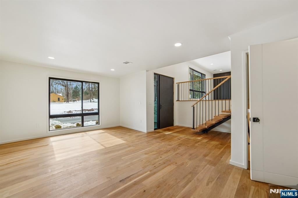 Par-Troy Hills Twp., New Jersey, 07054, United States, 4 Bedrooms Bedrooms, ,4 BathroomsBathrooms,Residential,Active,2021621