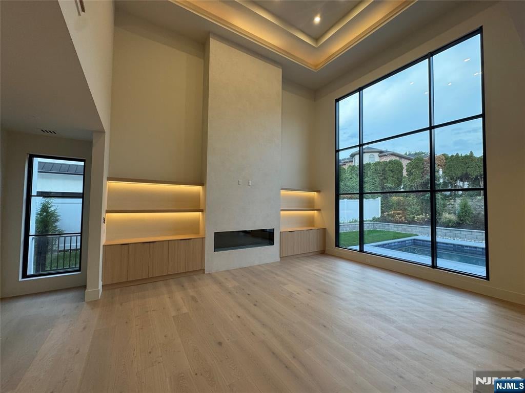 Englewood Cliffs, New Jersey, 07632, United States, 7 Bedrooms Bedrooms, ,8 BathroomsBathrooms,Residential,Active,1952040