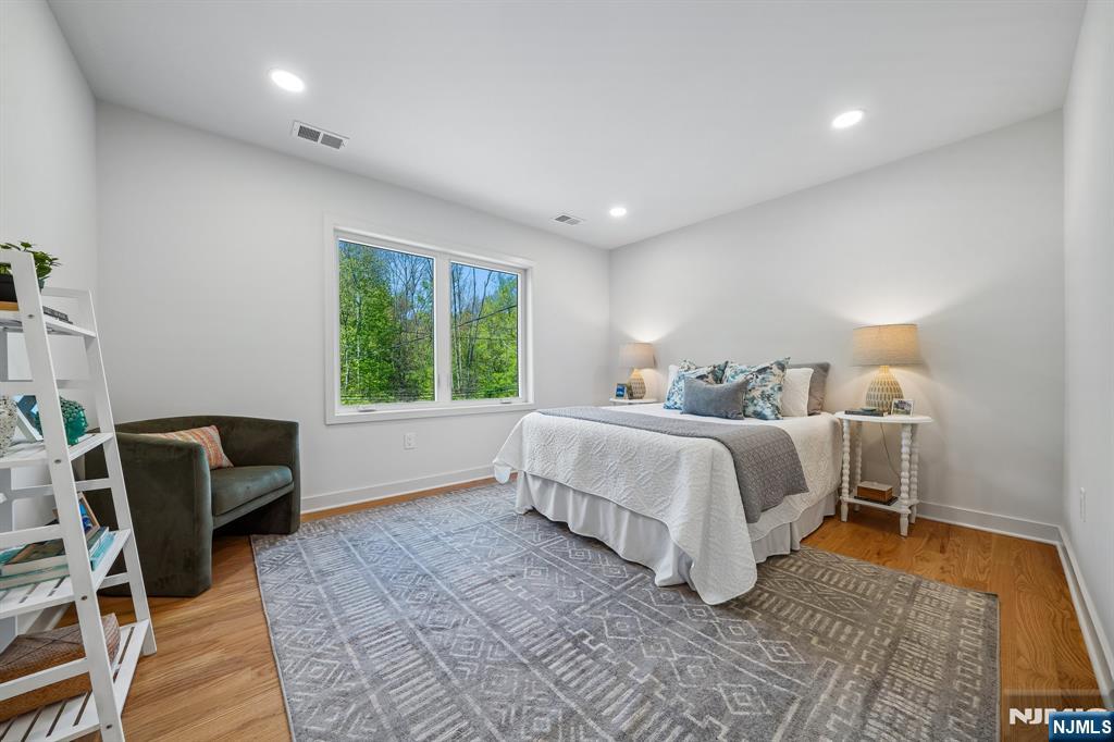 Millburn, New Jersey, 07078, United States, 5 Bedrooms Bedrooms, ,4 BathroomsBathrooms,Residential,Active,2044164