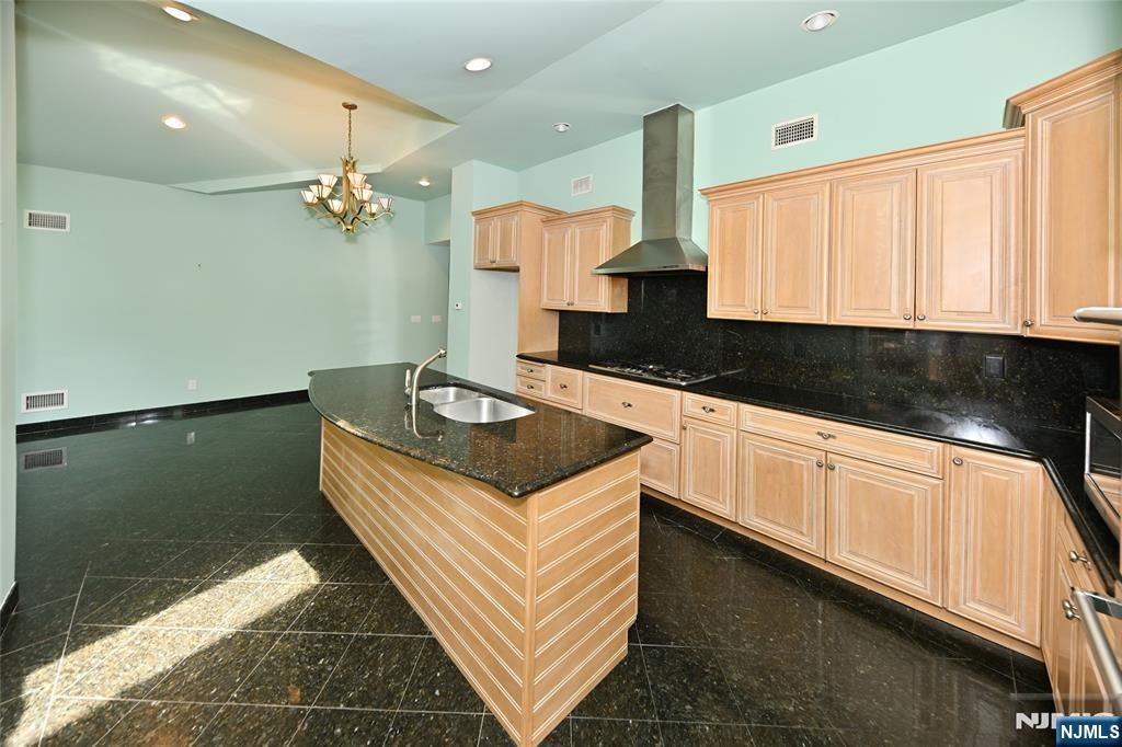 Englewood Cliffs, New Jersey, 07632, United States, 5 Bedrooms Bedrooms, ,4 BathroomsBathrooms,Residential,Active,1929465