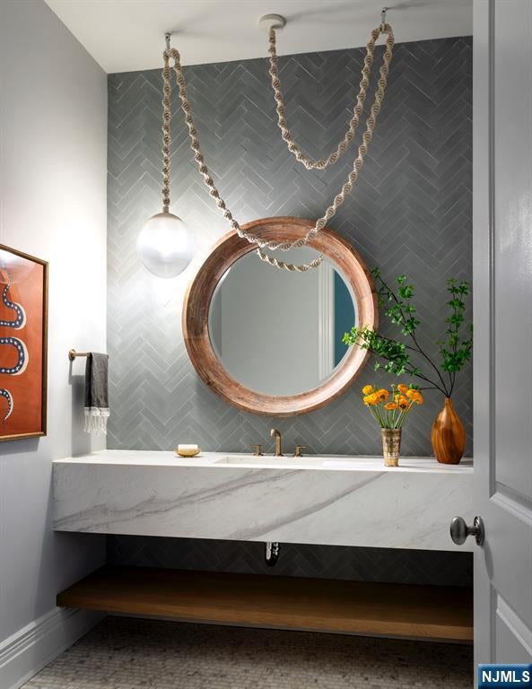 Cresskill, New Jersey, 07626, United States, 6 Bedrooms Bedrooms, ,8 BathroomsBathrooms,Residential,Active,2012941