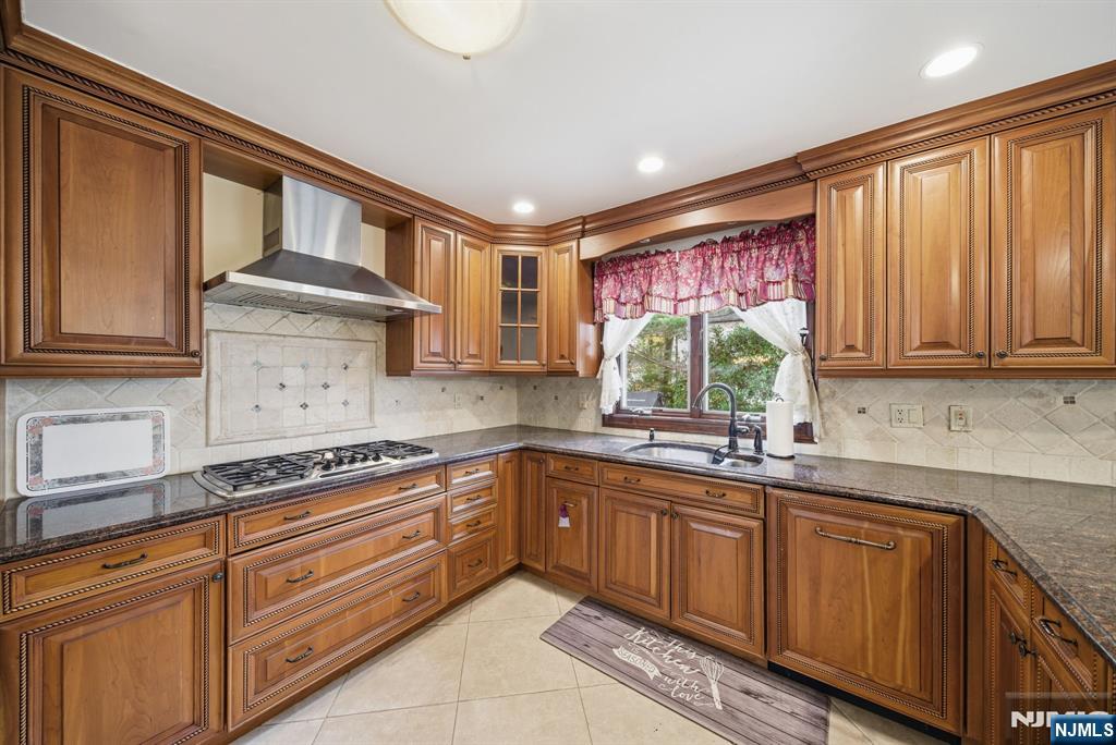 Cresskill, New Jersey, 07626, United States, 5 Bedrooms Bedrooms, ,5 BathroomsBathrooms,Residential,Active,2007619