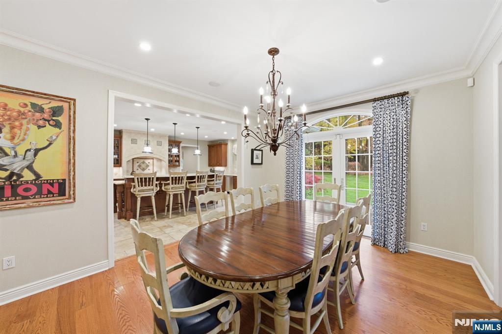 Tenafly, New Jersey, 07670, United States, 6 Bedrooms Bedrooms, ,4 BathroomsBathrooms,Residential,Pending,2007021