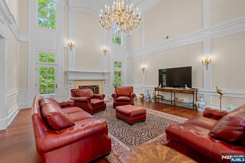 Upper Saddle River, New Jersey, 07458, United States, 6 Bedrooms Bedrooms, ,7 BathroomsBathrooms,Residential,Active,2045761