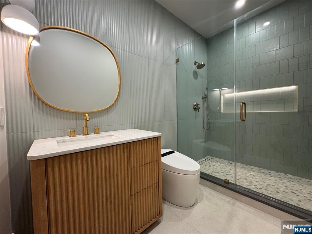 Englewood Cliffs, New Jersey, 07632, United States, 7 Bedrooms Bedrooms, ,8 BathroomsBathrooms,Residential,Active,1952040