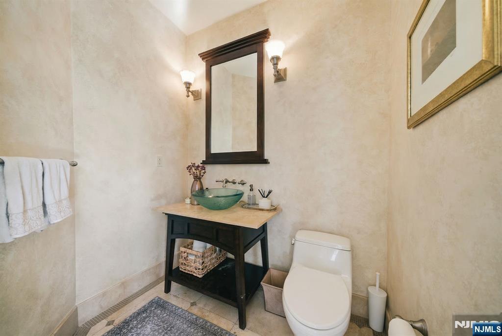 Tenafly, New Jersey, 07670, United States, 6 Bedrooms Bedrooms, ,7 BathroomsBathrooms,Residential,Active,2043827