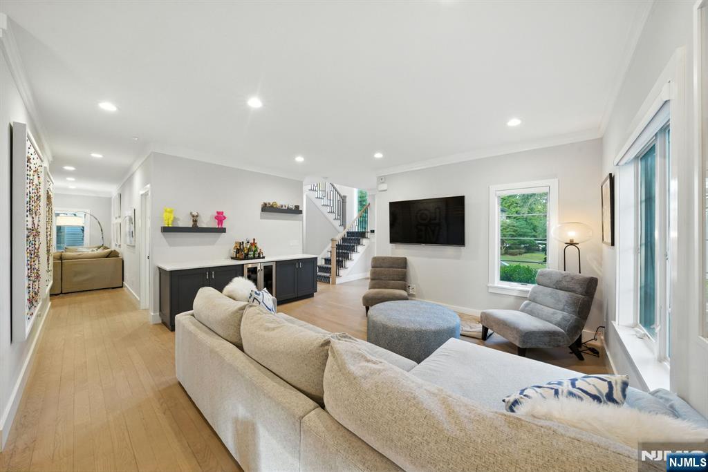 Cresskill, New Jersey, 07626, United States, 5 Bedrooms Bedrooms, ,5 BathroomsBathrooms,Residential,Active,1929433