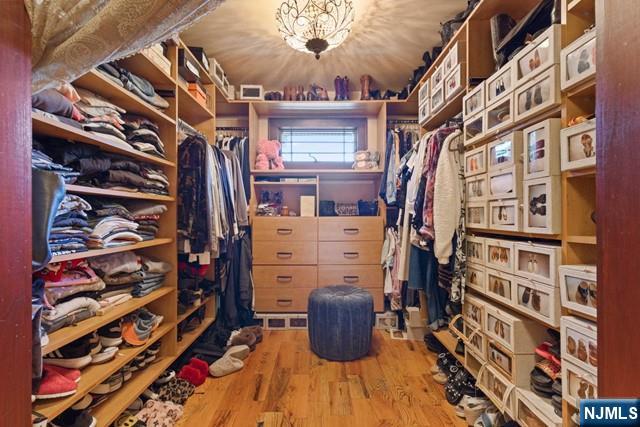 Mahwah, New Jersey, 07430, United States, 4 Bedrooms Bedrooms, ,4 BathroomsBathrooms,Residential,Pending,1993641