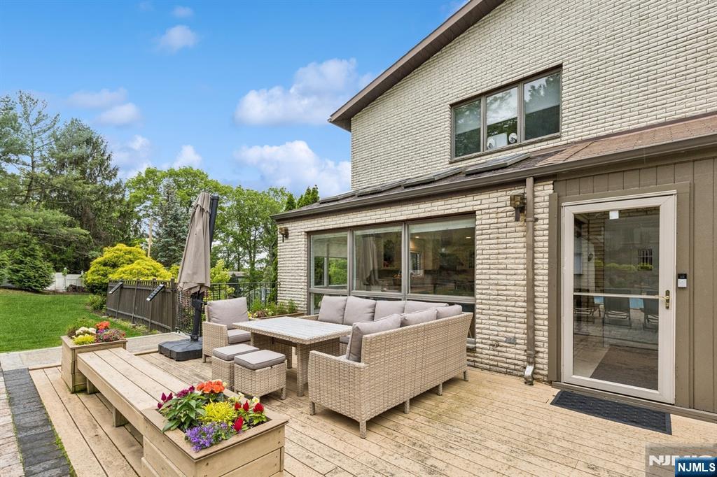 Cresskill, New Jersey, 07626, United States, 8 Bedrooms Bedrooms, ,5 BathroomsBathrooms,Residential,Active,1831840