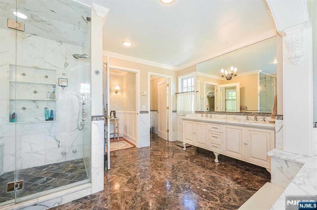 Glen Rock, New Jersey, 07452, United States, 5 Bedrooms Bedrooms, ,6 BathroomsBathrooms,Residential,Active,2042645