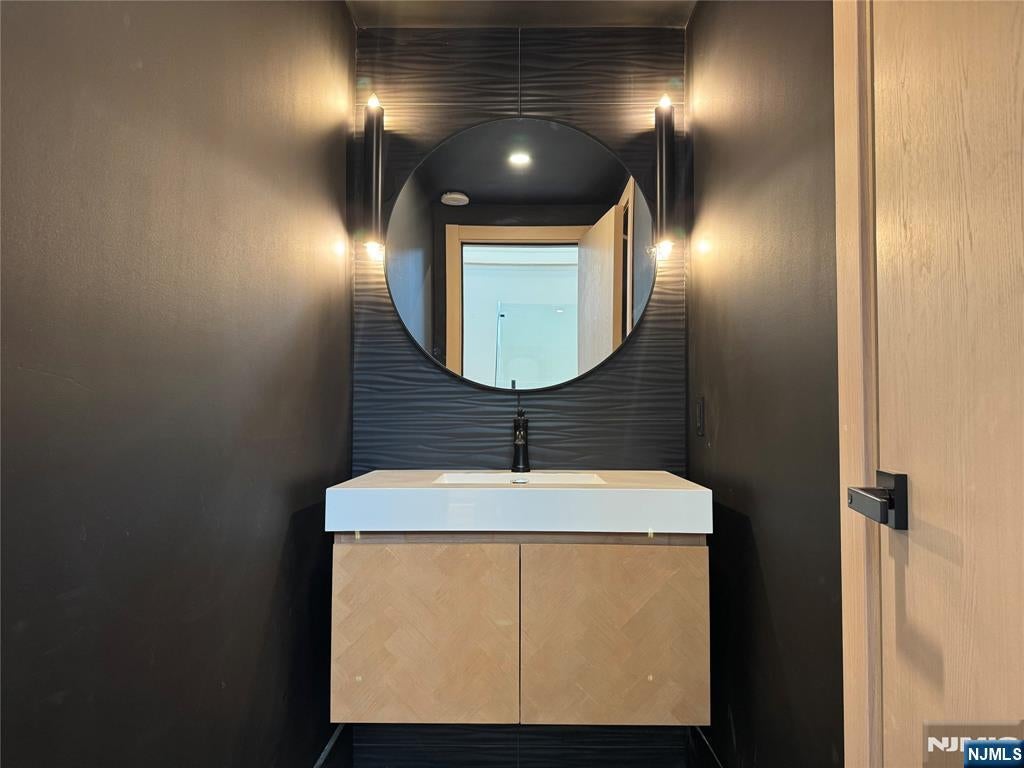 Englewood Cliffs, New Jersey, 07632, United States, 7 Bedrooms Bedrooms, ,8 BathroomsBathrooms,Residential,Active,1952040