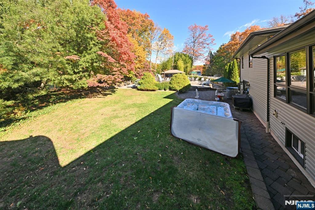 Paramus, New Jersey, 07652, United States, 4 Bedrooms Bedrooms, ,6 BathroomsBathrooms,Residential,Active,1990037