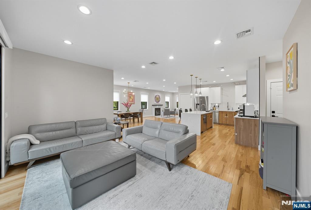Tenafly, New Jersey, 07670, United States, 5 Bedrooms Bedrooms, ,4 BathroomsBathrooms,Residential,Active,1943831