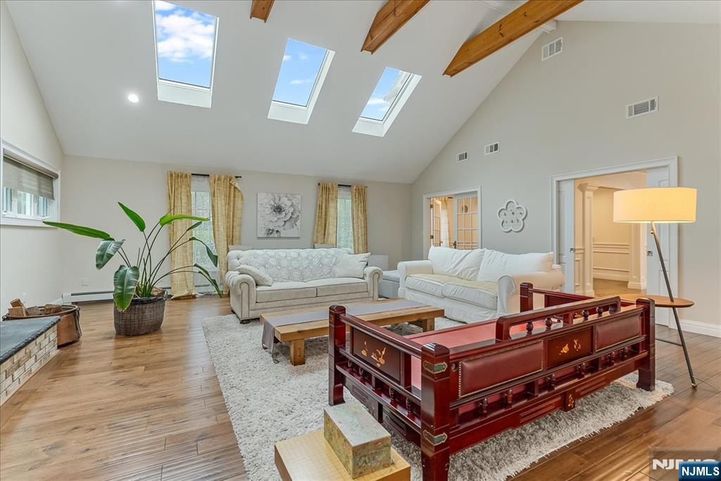 Upper Saddle River, New Jersey, 07458, United States, 4 Bedrooms Bedrooms, ,5 BathroomsBathrooms,Residential,Active,1964462