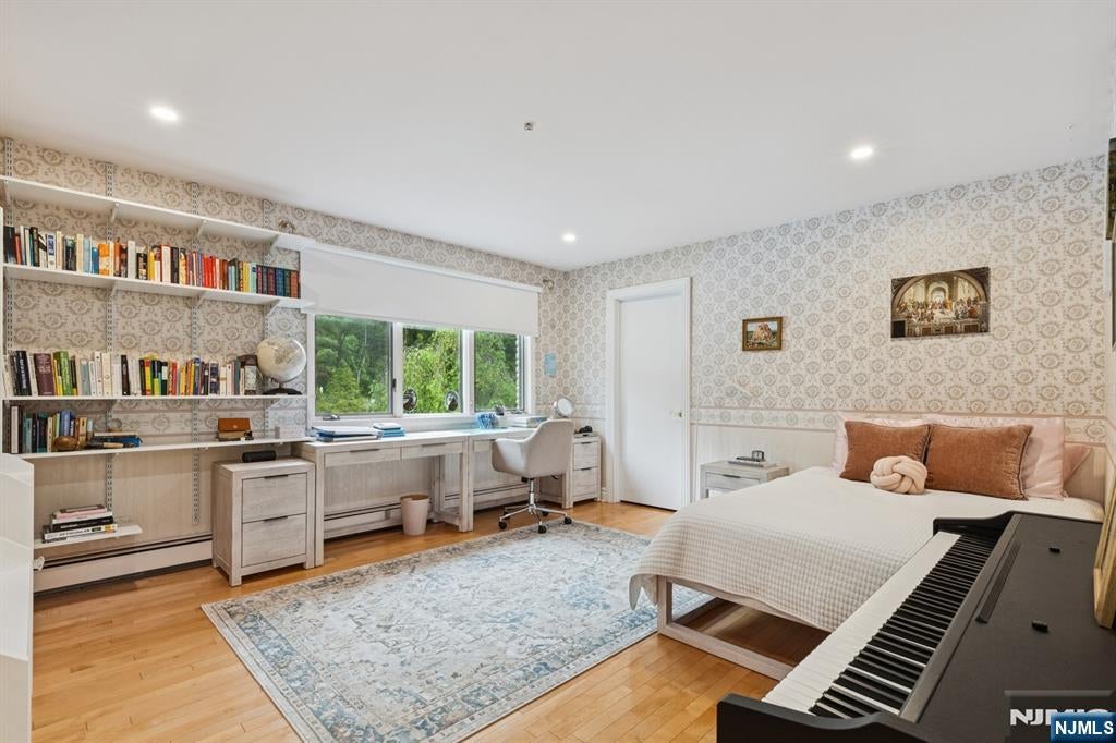 Cresskill, New Jersey, 07626, United States, 8 Bedrooms Bedrooms, ,5 BathroomsBathrooms,Residential,Active,1831840